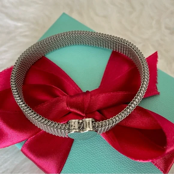 Tiffany and Co. Somerset Mesh Heart Stretch Bracelet - Picture 7 of 10